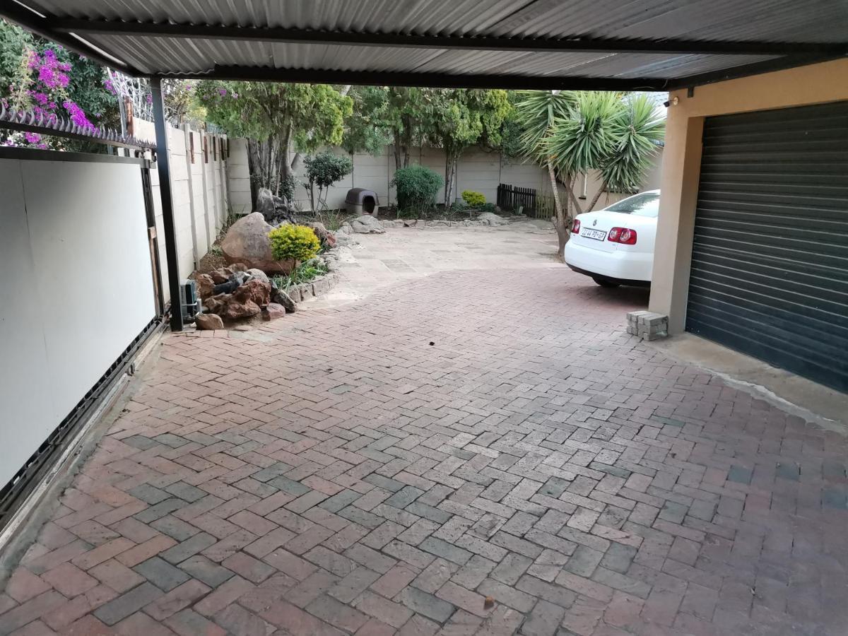 יוהנסבורג Rooikrans Guest House מראה חיצוני תמונה